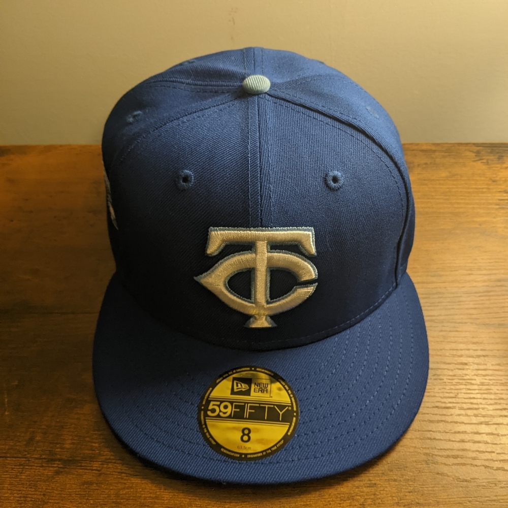 Minnesota Twins Fitted Cloth MLB Baseball Hat.  Size 8